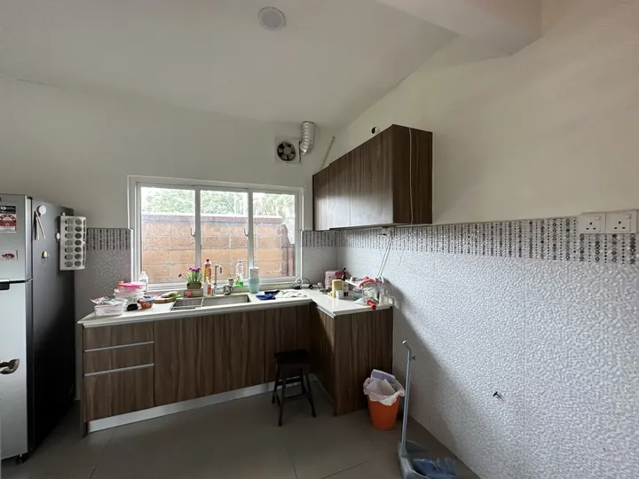 Fitted kitchen cabinetry